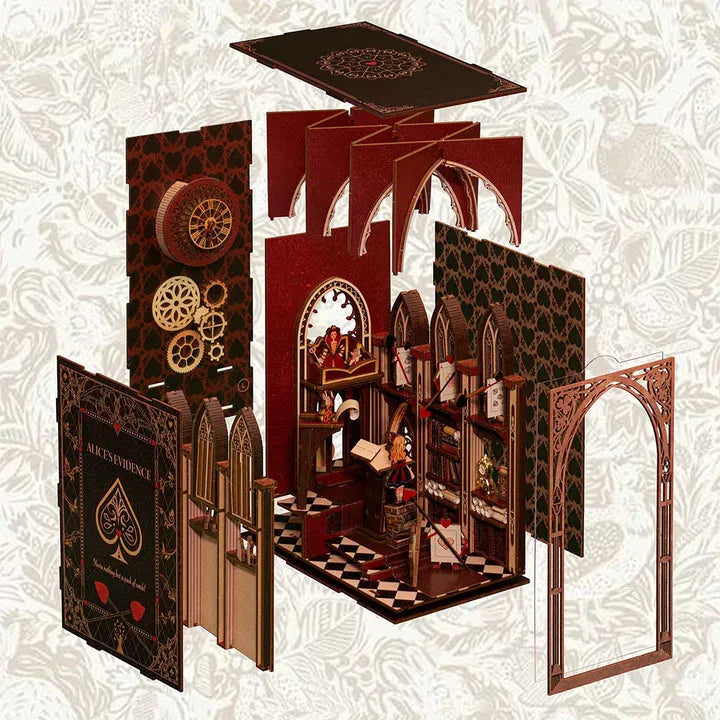 Booknook - Alice's Evidence, un kit créatif pour construire un diorama miniature. Parfait pour décorer une bibliothèque ou comme cadeau original pour un amoureux des livres. Par Nookette.