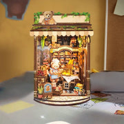 Book Nook - Bear Bakery, un kit créatif pour construire un diorama miniature. Parfait pour décorer une bibliothèque ou comme cadeau original pour un amoureux des livres. Par Nookette.