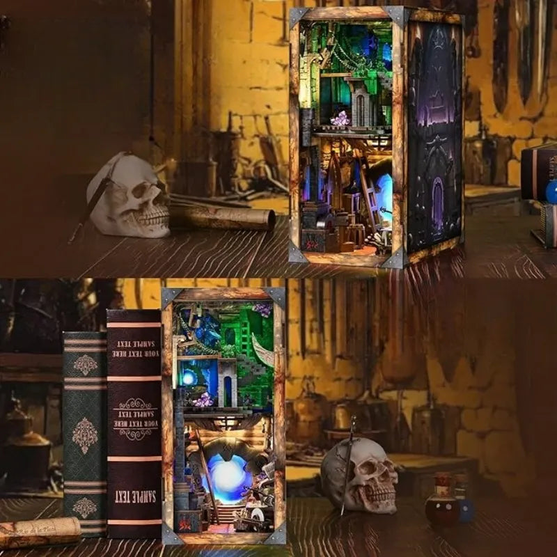 Book Nook - Blade and Magic, un kit créatif pour construire un diorama miniature. Parfait pour décorer une bibliothèque ou comme cadeau original pour un amoureux des livres. Par Nookette.