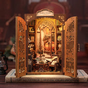 Book Nook - Bookshop Memories, un kit créatif pour construire un diorama miniature. Parfait pour décorer une bibliothèque ou comme cadeau original pour un amoureux des livres. Par Nookette.
