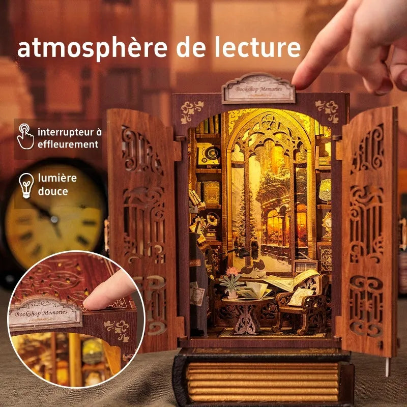Book Nook - Bookshop Memories, un kit créatif pour construire un diorama miniature. Parfait pour décorer une bibliothèque ou comme cadeau original pour un amoureux des livres. Par Nookette.