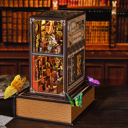 Booknook - Butterfly Collection Room, un kit créatif pour construire un diorama miniature. Parfait pour décorer une bibliothèque ou comme cadeau original pour un amoureux des livres. Par Nookette.