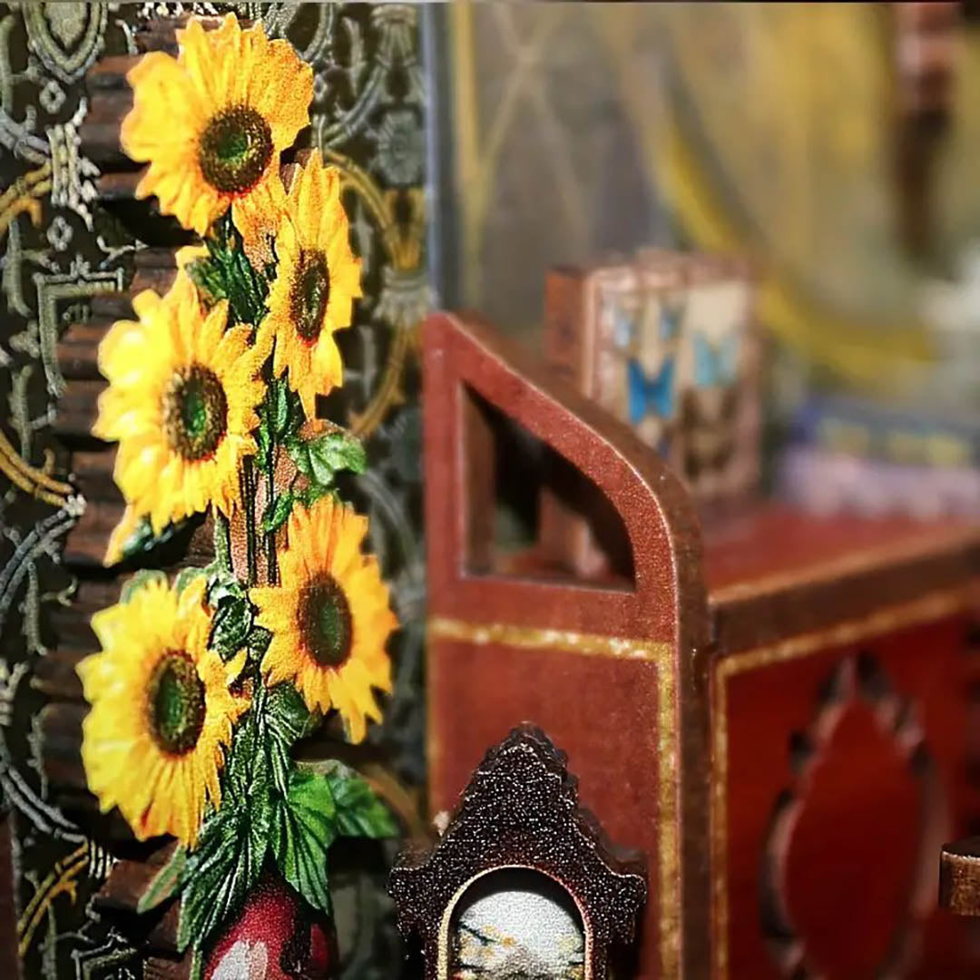 Booknook - Butterfly Collection Room, un kit créatif pour construire un diorama miniature. Parfait pour décorer une bibliothèque ou comme cadeau original pour un amoureux des livres. Par Nookette.