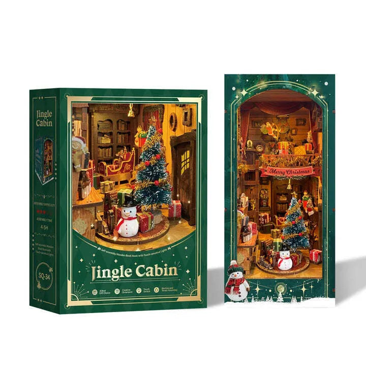 Book Nook - Christmas Jingle Cabin, un kit créatif pour construire un diorama miniature. Parfait pour décorer une bibliothèque ou comme cadeau original pour un amoureux des livres. Par Nookette.