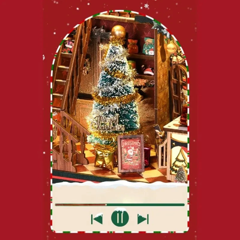 Book Nook - Christmas Shop, un kit créatif pour construire un diorama miniature. Parfait pour décorer une bibliothèque ou comme cadeau original pour un amoureux des livres. Par Nookette.