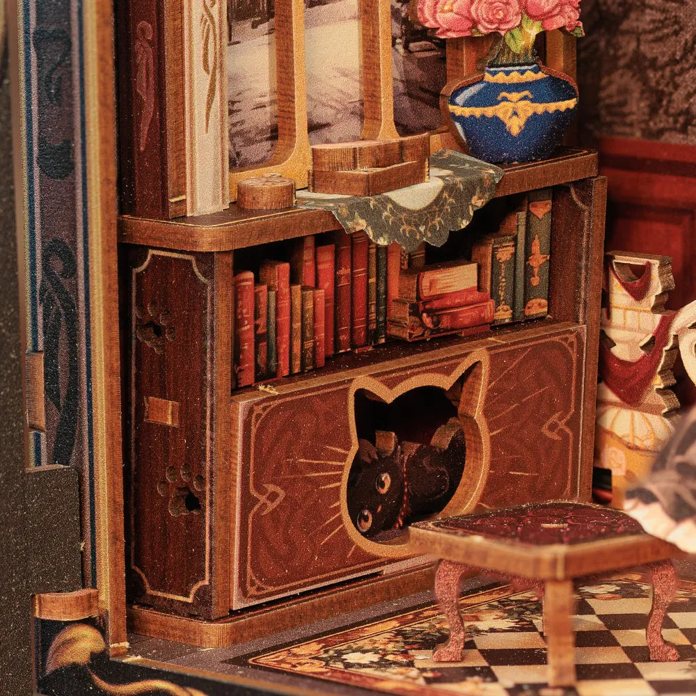Book Nook - Count Cat's Study, un kit créatif pour construire un diorama miniature. Parfait pour décorer une bibliothèque ou comme cadeau original pour un amoureux des livres. Par Nookette.
