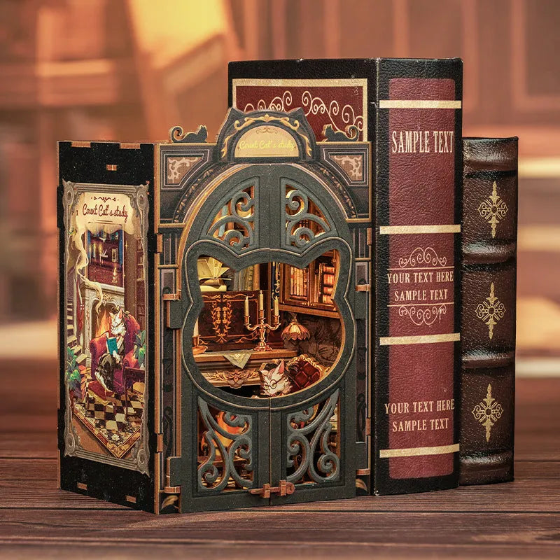 Book Nook - Count Cat's Study, un kit créatif pour construire un diorama miniature. Parfait pour décorer une bibliothèque ou comme cadeau original pour un amoureux des livres. Par Nookette.