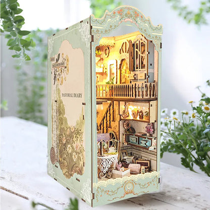 Book Nook - Countryside Diary, un kit créatif pour construire un diorama miniature. Parfait pour décorer une bibliothèque ou comme cadeau original pour un amoureux des livres. Par Nookette.