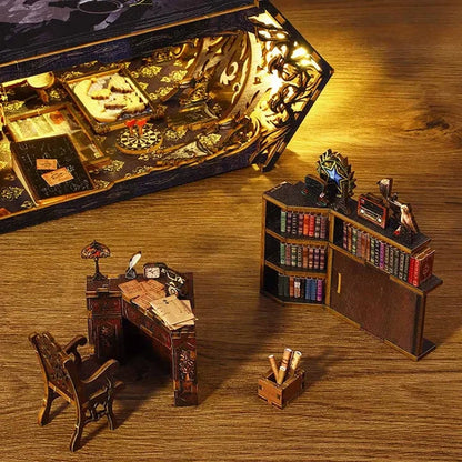 Book Nook - Detective Agency, un kit créatif pour construire un diorama miniature. Parfait pour décorer une bibliothèque ou comme cadeau original pour un amoureux des livres. Par Nookette.