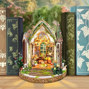 Book Nook - Dreamland Floral Studio, un kit créatif pour construire un diorama miniature. Parfait pour décorer une bibliothèque ou comme cadeau original pour un amoureux des livres. Par Nookette.