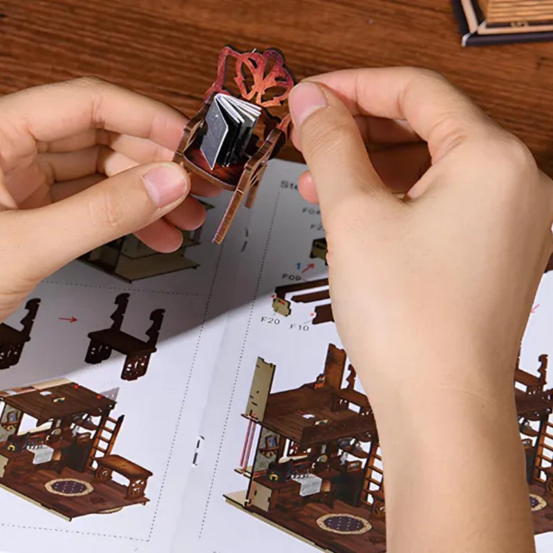 Book Nook - Film Darkroom, un kit créatif pour construire un diorama miniature. Parfait pour décorer une bibliothèque ou comme cadeau original pour un amoureux des livres. Par Nookette.