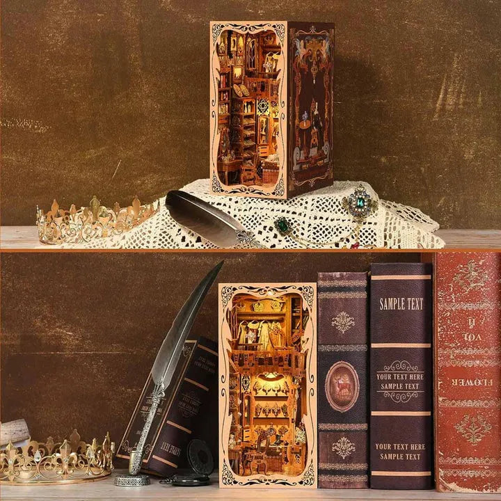 Book Nook - Gorgeous Wardrobe of Duchess, un kit créatif pour construire un diorama miniature. Parfait pour décorer une bibliothèque ou comme cadeau original pour un amoureux des livres. Par Nookette.