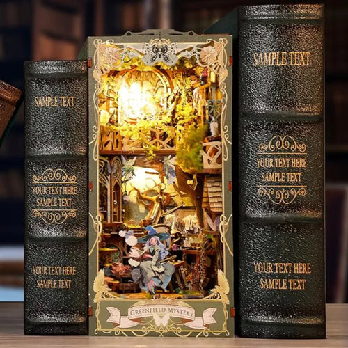Book Nook - Green Fairyland, un kit créatif pour construire un diorama miniature. Parfait pour décorer une bibliothèque ou comme cadeau original pour un amoureux des livres. Par Nookette.