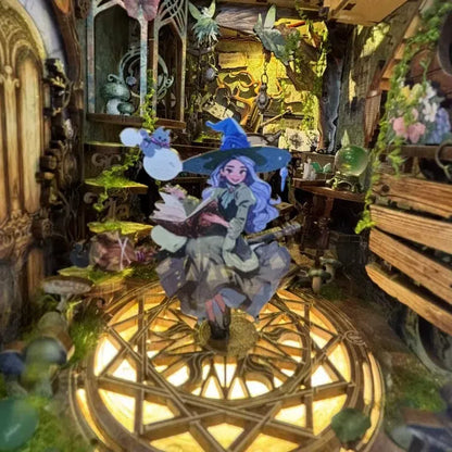 Book Nook - Green Fairyland, un kit créatif pour construire un diorama miniature. Parfait pour décorer une bibliothèque ou comme cadeau original pour un amoureux des livres. Par Nookette.