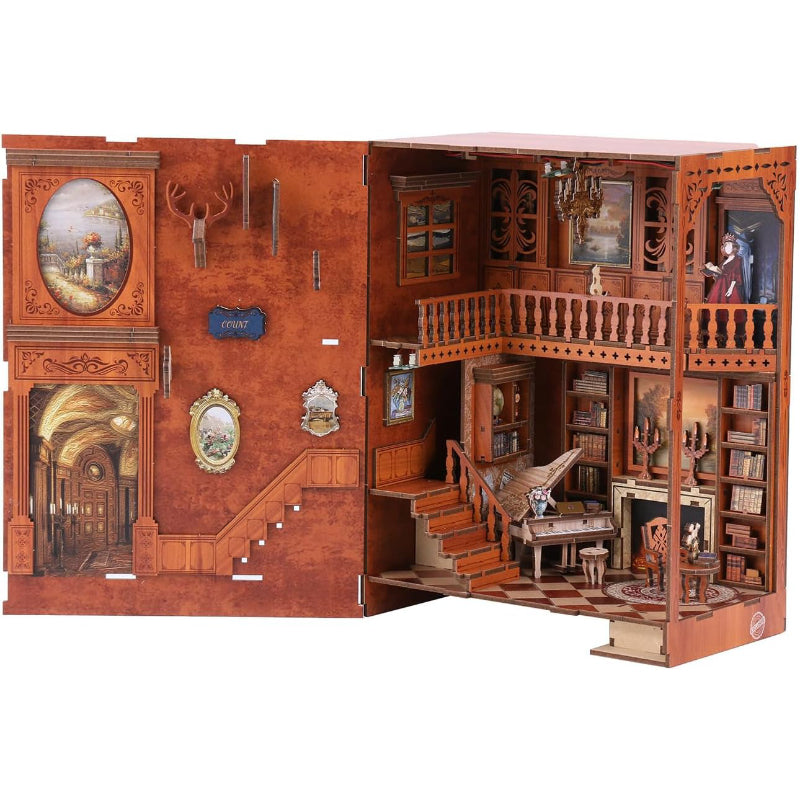 Book Nook - Grimm's Small Building, un kit créatif pour construire un diorama miniature. Parfait pour décorer une bibliothèque ou comme cadeau original pour un amoureux des livres. Par Nookette.