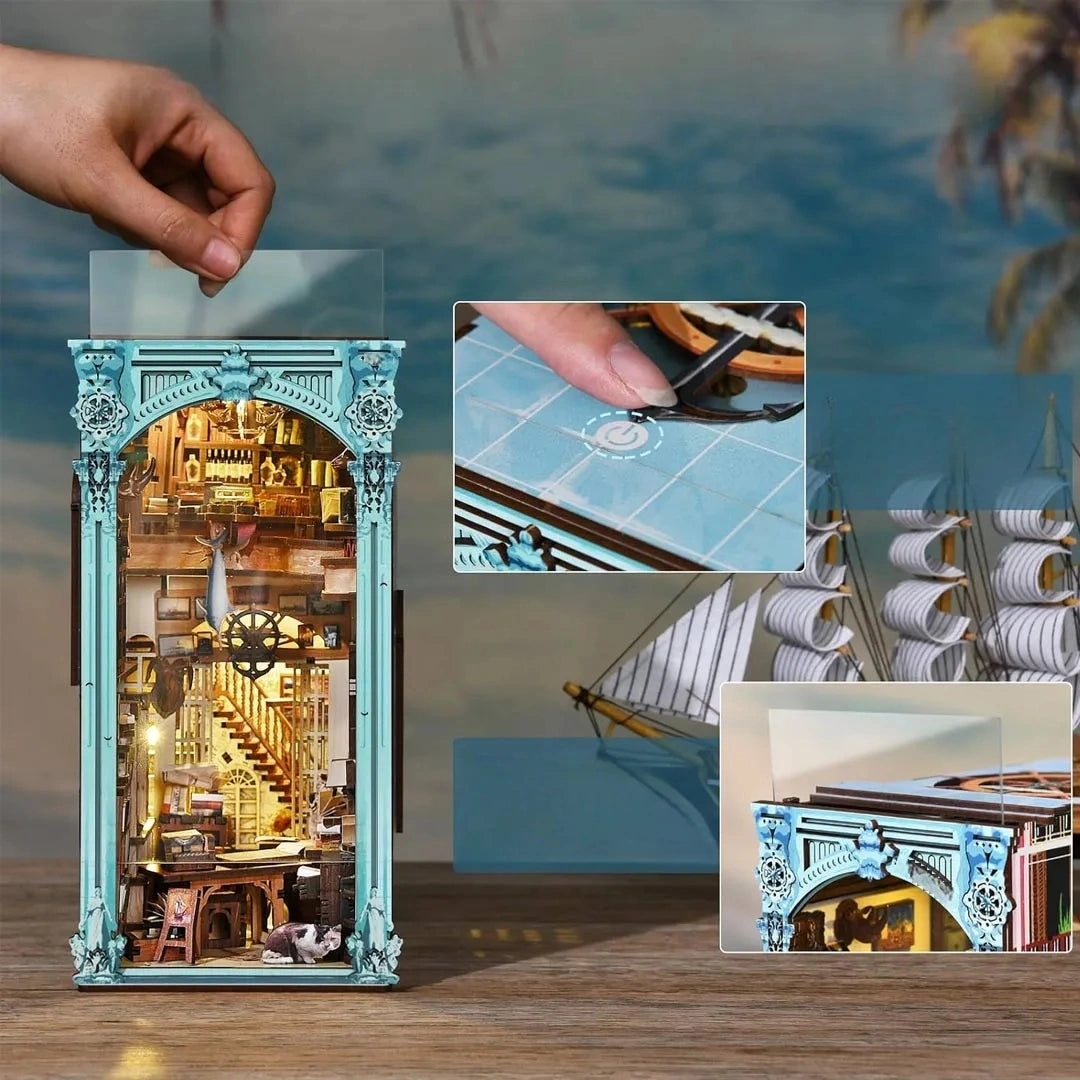 Book Nook - Hemingway House, un kit créatif pour construire un diorama miniature. Parfait pour décorer une bibliothèque ou comme cadeau original pour un amoureux des livres. Par Nookette.