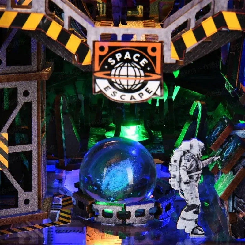 Book Nook - Interstellar Home, un kit créatif pour construire un diorama miniature. Parfait pour décorer une bibliothèque ou comme cadeau original pour un amoureux des livres. Par Nookette.