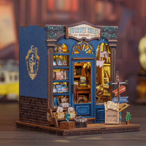 Book Nook - Journey Trace Bookshop, un kit créatif pour construire un diorama miniature. Parfait pour décorer une bibliothèque ou comme cadeau original pour un amoureux des livres. Par Nookette.