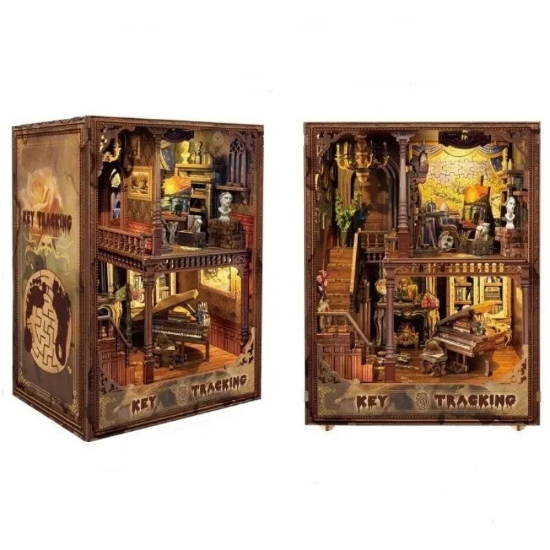 Book Nook - Key Tracking, un kit créatif pour construire un diorama miniature. Parfait pour décorer une bibliothèque ou comme cadeau original pour un amoureux des livres. Par Nookette.