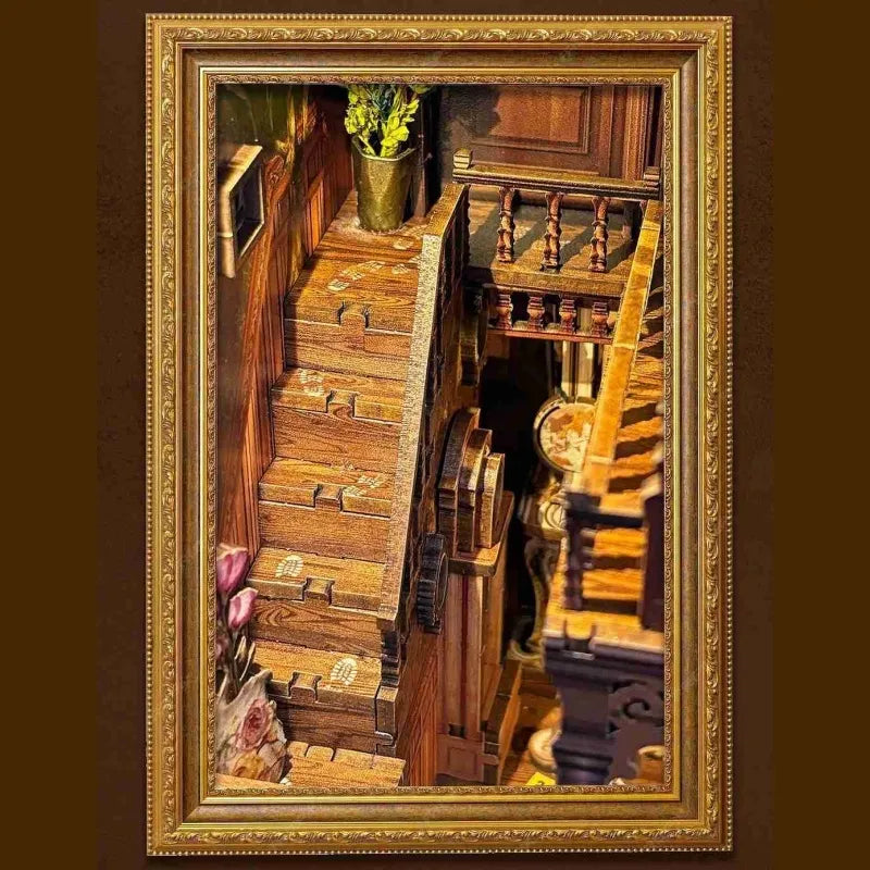 Book Nook - Key Tracking, un kit créatif pour construire un diorama miniature. Parfait pour décorer une bibliothèque ou comme cadeau original pour un amoureux des livres. Par Nookette.