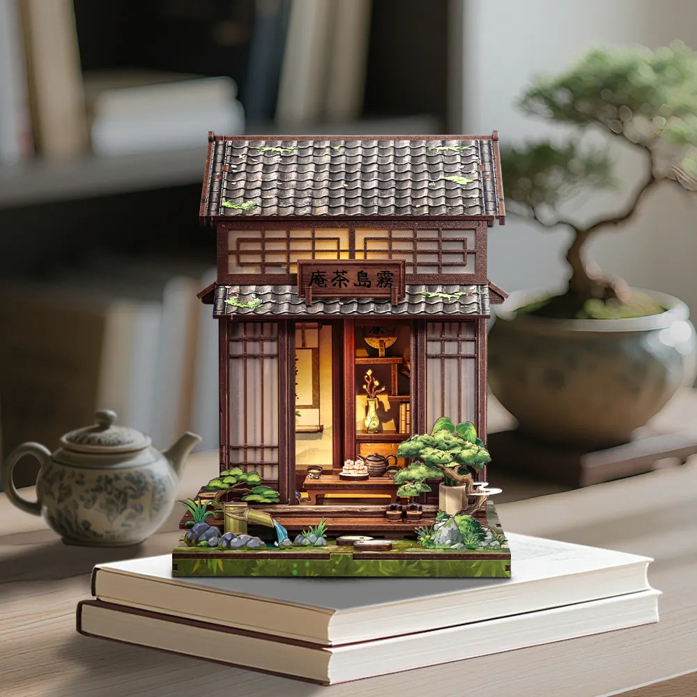 Book Nook Japan- Kirishima Cha-an, un kit créatif pour construire un diorama miniature. Parfait pour décorer une bibliothèque ou comme cadeau original pour un amoureux des livres. Par Nookette.