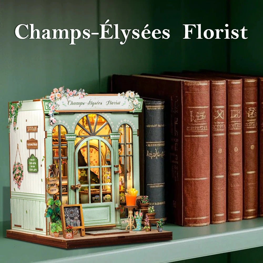 Book Nook - Champs Élysées Florist, un kit créatif pour construire un diorama miniature. Parfait pour décorer une bibliothèque ou comme cadeau original pour un amoureux des livres. Par Nookette.