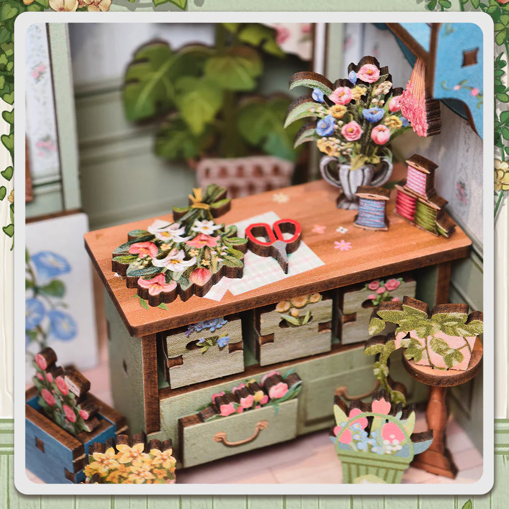 Book Nook - Champs Élysées Florist, un kit créatif pour construire un diorama miniature. Parfait pour décorer une bibliothèque ou comme cadeau original pour un amoureux des livres. Par Nookette.