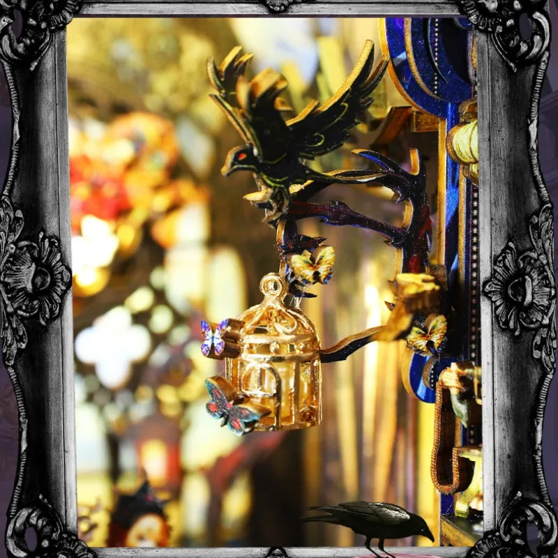 Book Nook - Law Of The Night, un kit créatif pour construire un diorama miniature. Parfait pour décorer une bibliothèque ou comme cadeau original pour un amoureux des livres. Par Nookette.