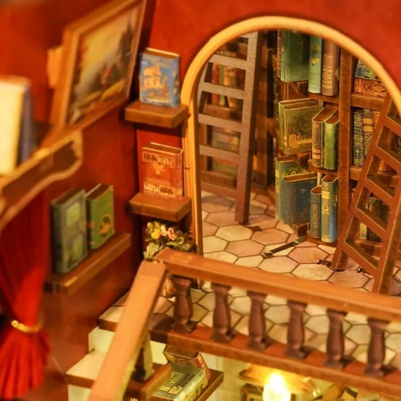 Book Nook - Left Bank Bookstore, un kit créatif pour construire un diorama miniature. Parfait pour décorer une bibliothèque ou comme cadeau original pour un amoureux des livres. Par Nookette.