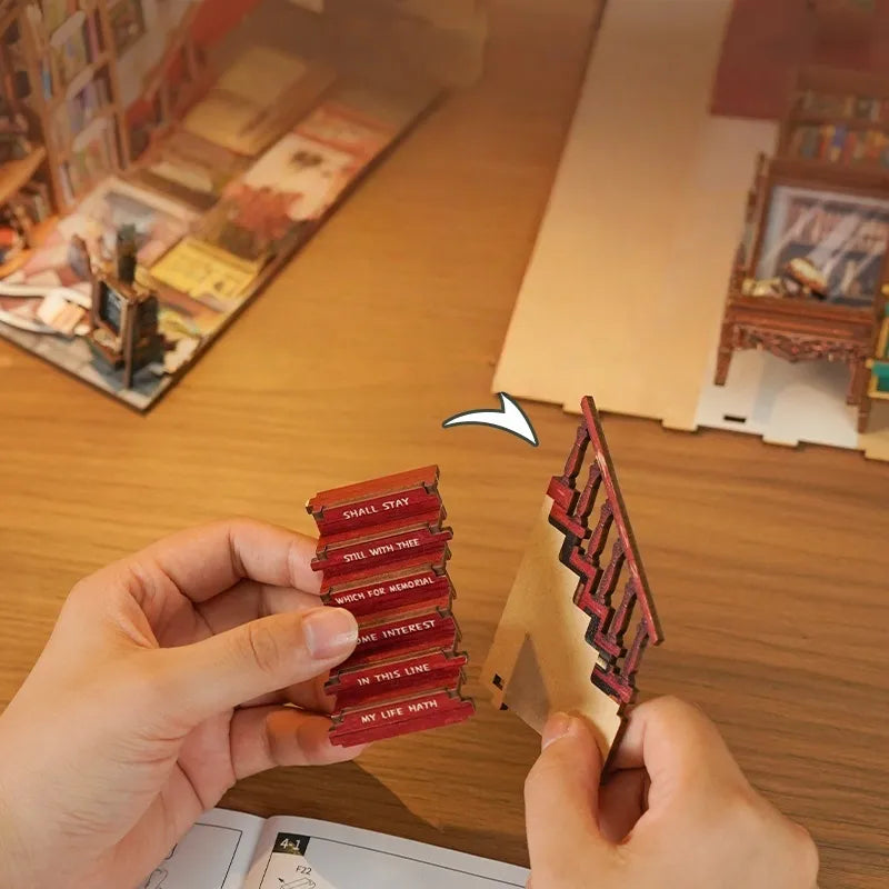 Book Nook - Left Bank Bookstore, un kit créatif pour construire un diorama miniature. Parfait pour décorer une bibliothèque ou comme cadeau original pour un amoureux des livres. Par Nookette.