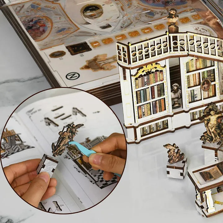 Book Nook - Library of Gods, un kit créatif pour construire un diorama miniature. Parfait pour décorer une bibliothèque ou comme cadeau original pour un amoureux des livres. Par Nookette.