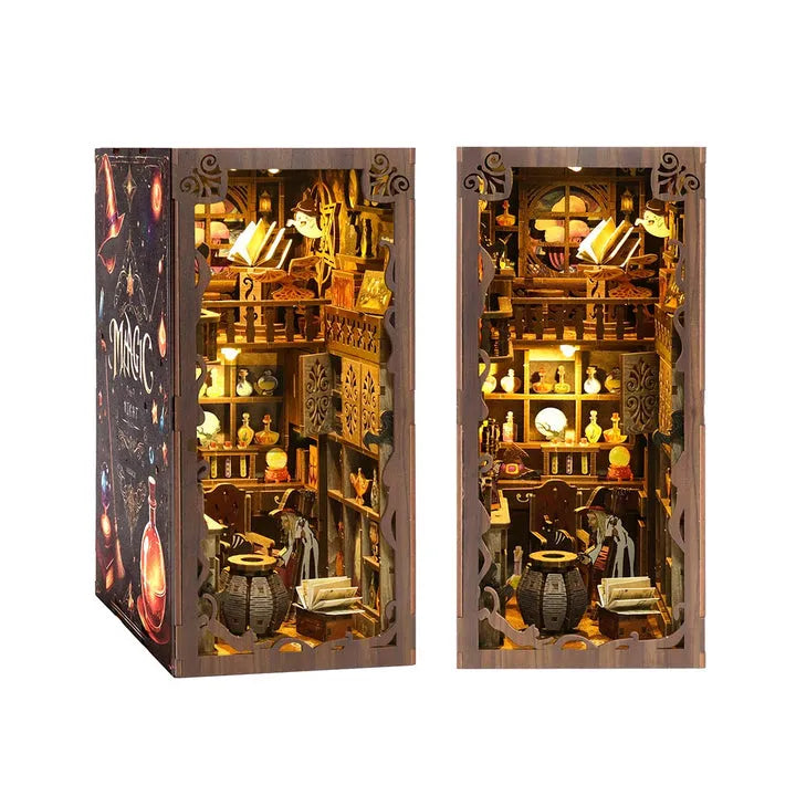 Book Nook - Magic Night, un kit créatif pour construire un diorama miniature. Parfait pour décorer une bibliothèque ou comme cadeau original pour un amoureux des livres. Par Nookette.