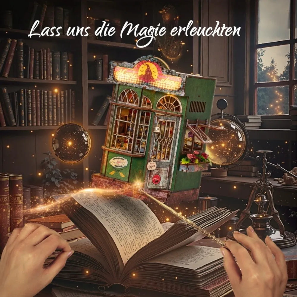 Book Nook - Magic Shop, un kit créatif pour construire un diorama miniature. Parfait pour décorer une bibliothèque ou comme cadeau original pour un amoureux des livres. Par Nookette.