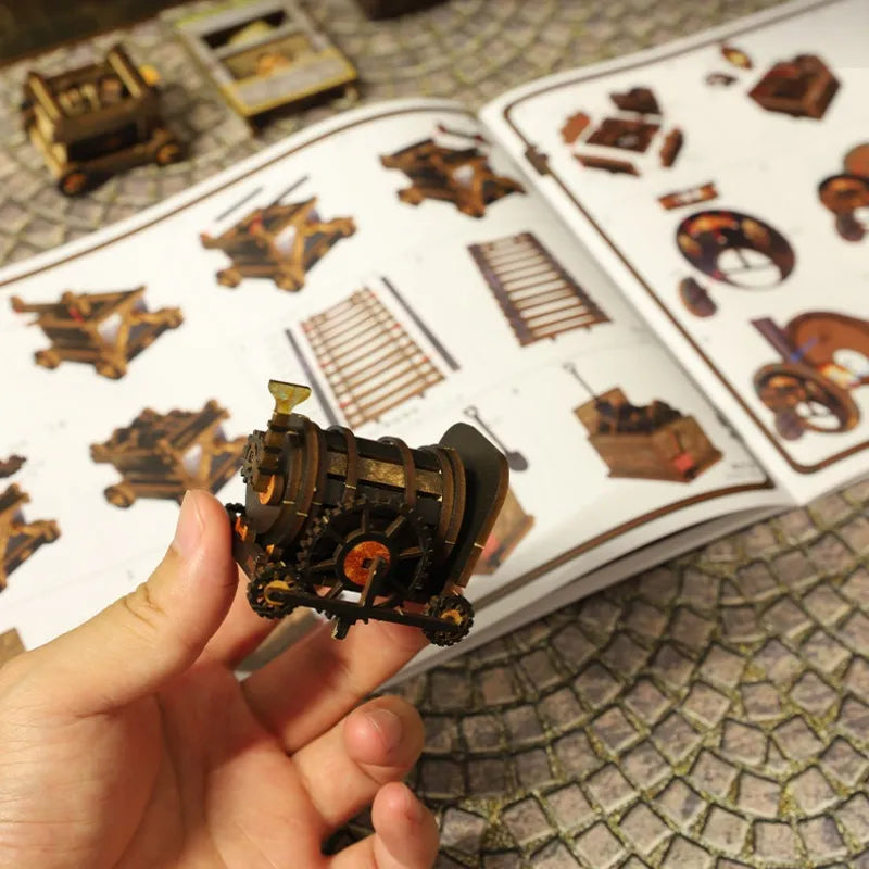 Book Nook - Mechanical Rhythm, un kit créatif pour construire un diorama miniature. Parfait pour décorer une bibliothèque ou comme cadeau original pour un amoureux des livres. Par Nookette.