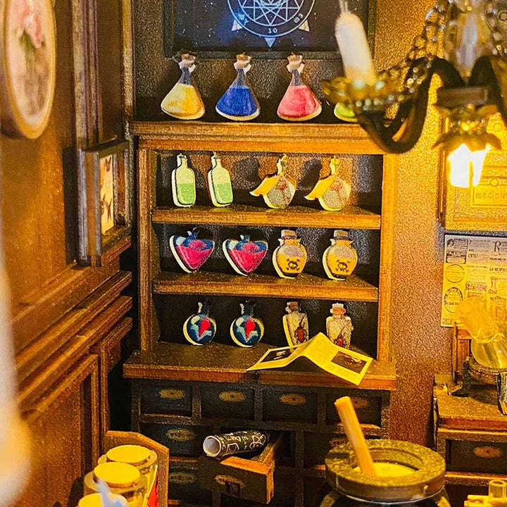 Booknook - Mira's Magic House, un kit créatif pour construire un diorama miniature. Parfait pour décorer une bibliothèque ou comme cadeau original pour un amoureux des livres. Par Nookette.