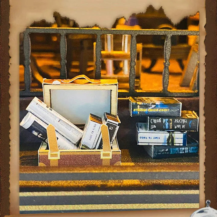 Booknook - Mira's Magic House, un kit créatif pour construire un diorama miniature. Parfait pour décorer une bibliothèque ou comme cadeau original pour un amoureux des livres. Par Nookette.