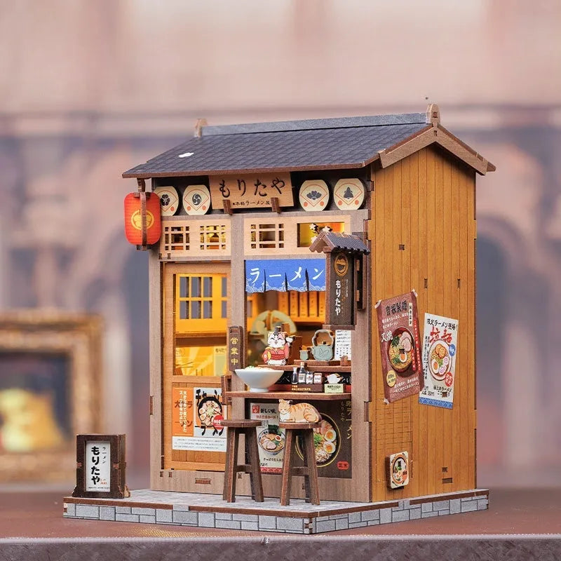 Book Nook - Morita-Ya, un kit créatif pour construire un diorama miniature. Parfait pour décorer une bibliothèque ou comme cadeau original pour un amoureux des livres. Par Nookette.