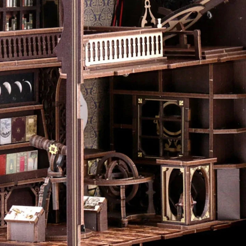 Book Nook - Museum of Astronomy, un kit créatif pour construire un diorama miniature. Parfait pour décorer une bibliothèque ou comme cadeau original pour un amoureux des livres. Par Nookette.