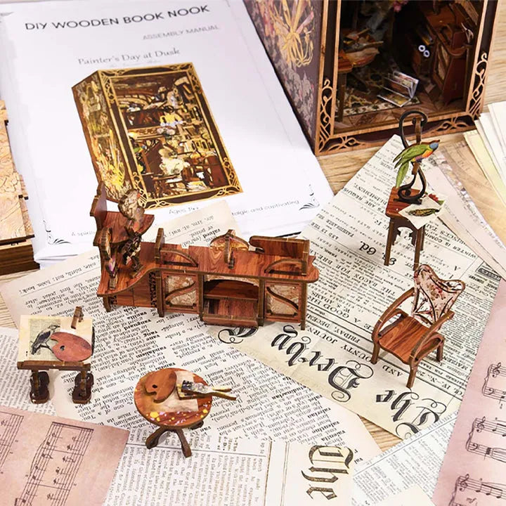 Book Nook - Painter's Day At Dusk, un kit créatif pour construire un diorama miniature. Parfait pour décorer une bibliothèque ou comme cadeau original pour un amoureux des livres. Par Nookette.