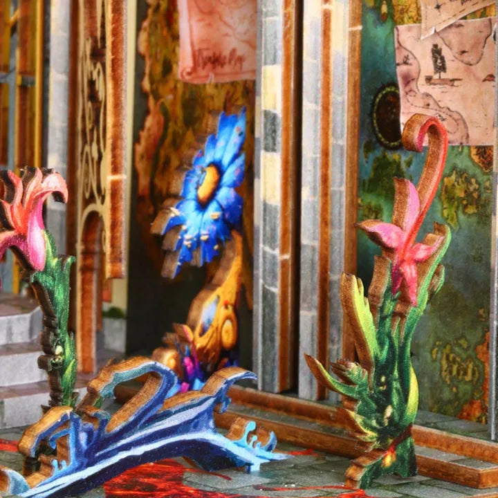 Book Nook - Pandora's Box, un kit créatif pour construire un diorama miniature. Parfait pour décorer une bibliothèque ou comme cadeau original pour un amoureux des livres. Par Nookette.