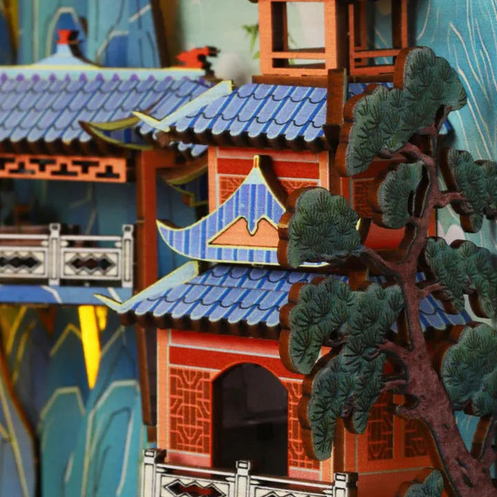 Book Nook - Penglai Wonderland, un kit créatif pour construire un diorama miniature. Parfait pour décorer une bibliothèque ou comme cadeau original pour un amoureux des livres. Par Nookette.