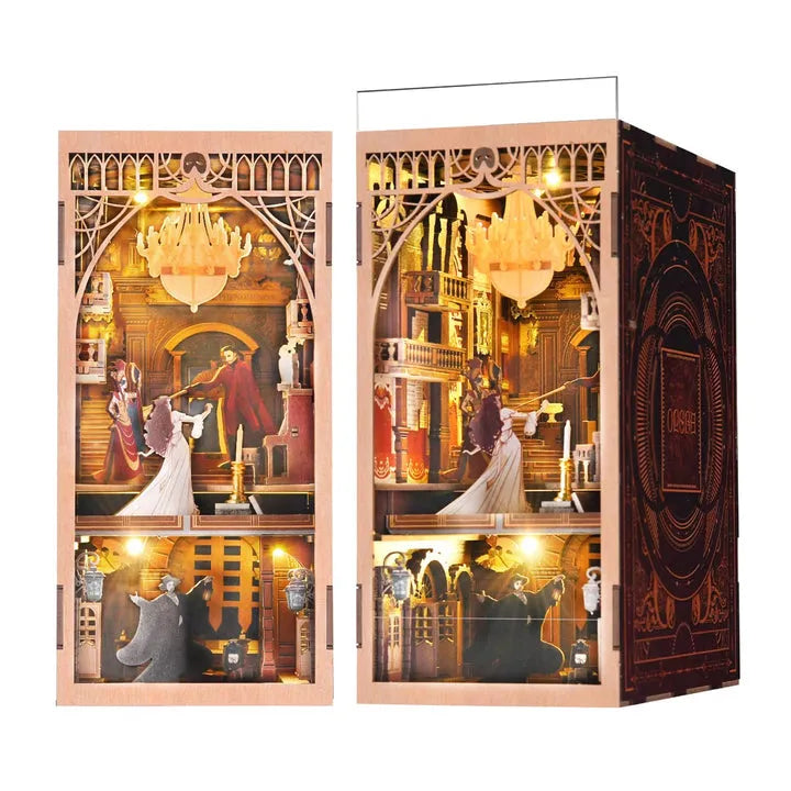Book Nook- Phantom of the Opera, un kit créatif pour construire un diorama miniature. Parfait pour décorer une bibliothèque ou comme cadeau original pour un amoureux des livres. Par Nookette.