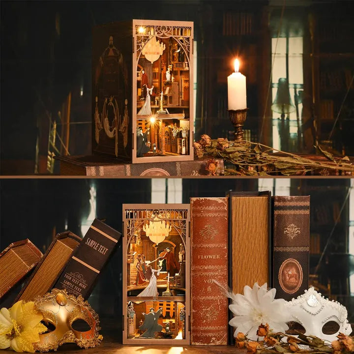 Book Nook- Phantom of the Opera, un kit créatif pour construire un diorama miniature. Parfait pour décorer une bibliothèque ou comme cadeau original pour un amoureux des livres. Par Nookette.