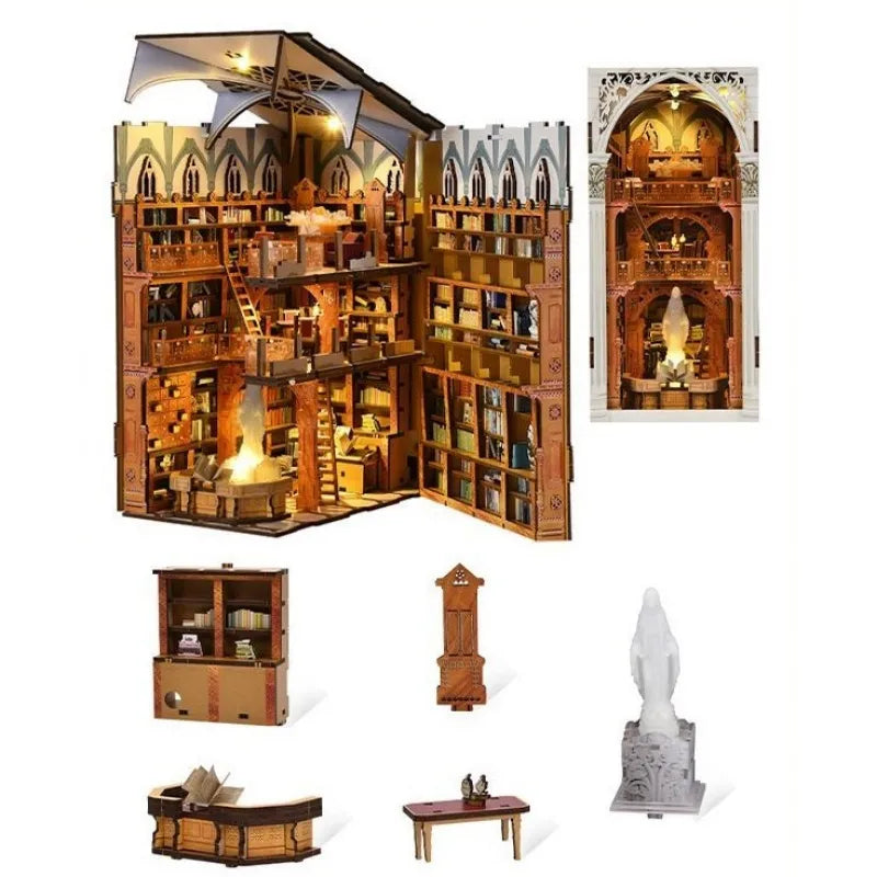 Book Nook - Public Library, un kit créatif pour construire un diorama miniature. Parfait pour décorer une bibliothèque ou comme cadeau original pour un amoureux des livres. Par Nookette.