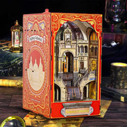 Booknook - Railway Cathedral, un kit créatif pour construire un diorama miniature. Parfait pour décorer une bibliothèque ou comme cadeau original pour un amoureux des livres. Par Nookette.