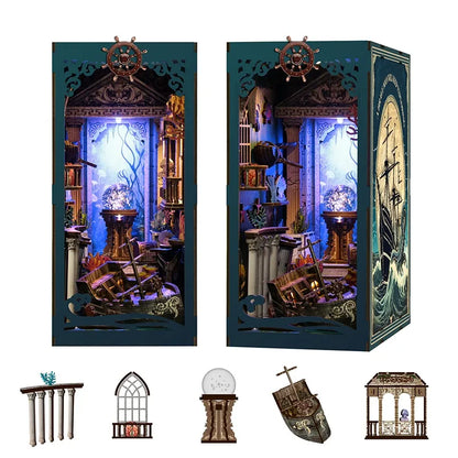 Book Nook - Riddle on the Seabed, un kit créatif pour construire un diorama miniature. Parfait pour décorer une bibliothèque ou comme cadeau original pour un amoureux des livres. Par Nookette.