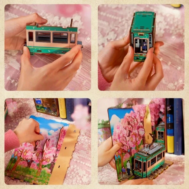 Book Nook - Sakura's Travel, un kit créatif pour construire un diorama miniature. Parfait pour décorer une bibliothèque ou comme cadeau original pour un amoureux des livres. Par Nookette.