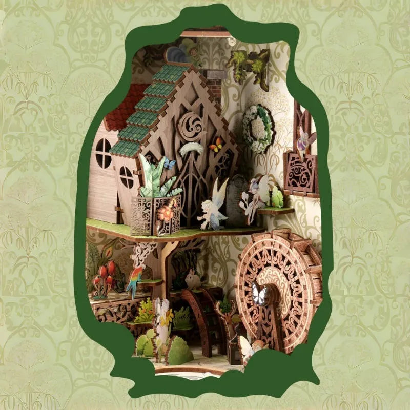 Book Nook - Secret World Of The Forest, un kit créatif pour construire un diorama miniature. Parfait pour décorer une bibliothèque ou comme cadeau original pour un amoureux des livres. Par Nookette.