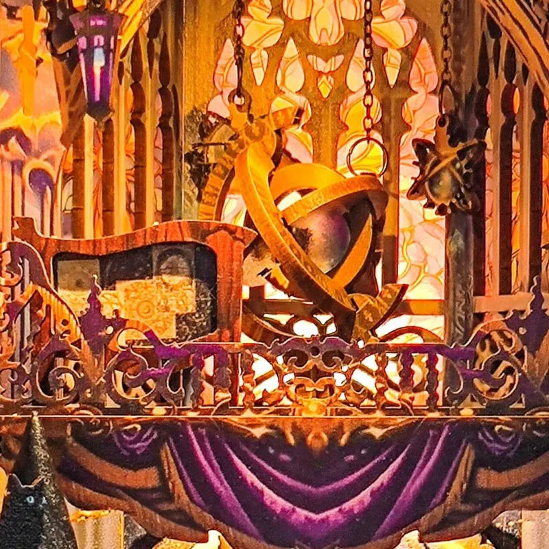 Booknook - Star Map Secrets, un kit créatif pour construire un diorama miniature. Parfait pour décorer une bibliothèque ou comme cadeau original pour un amoureux des livres. Par Nookette.