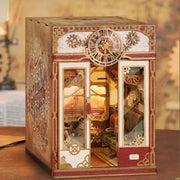 Book Nook - Steam Fantasy, un kit créatif pour construire un diorama miniature. Parfait pour décorer une bibliothèque ou comme cadeau original pour un amoureux des livres. Par Nookette.